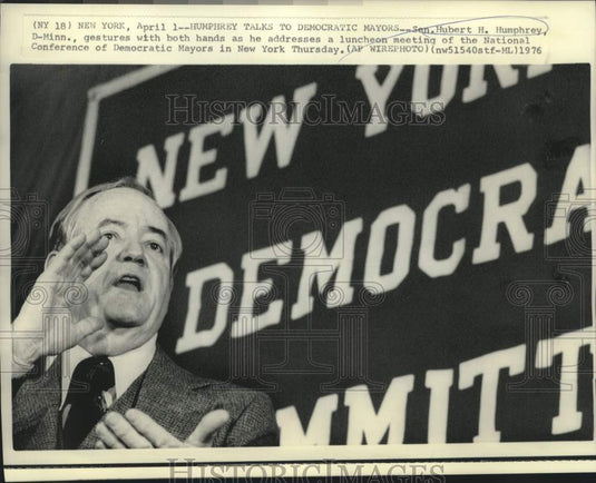 1976 Press Photo Senator Humphrey addresses New York Democratic Mayors luncheon-Historic Images