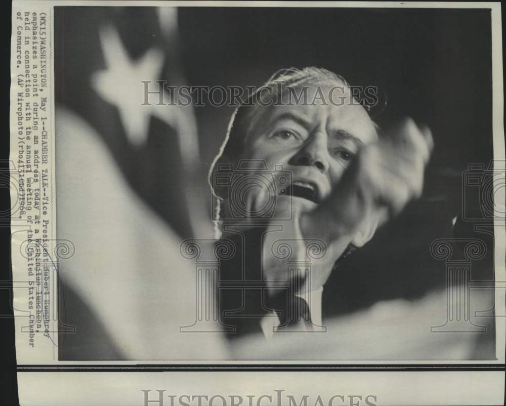 1968 Vice President Humphrey at U.S. Chamber of Commerce - Historic Images