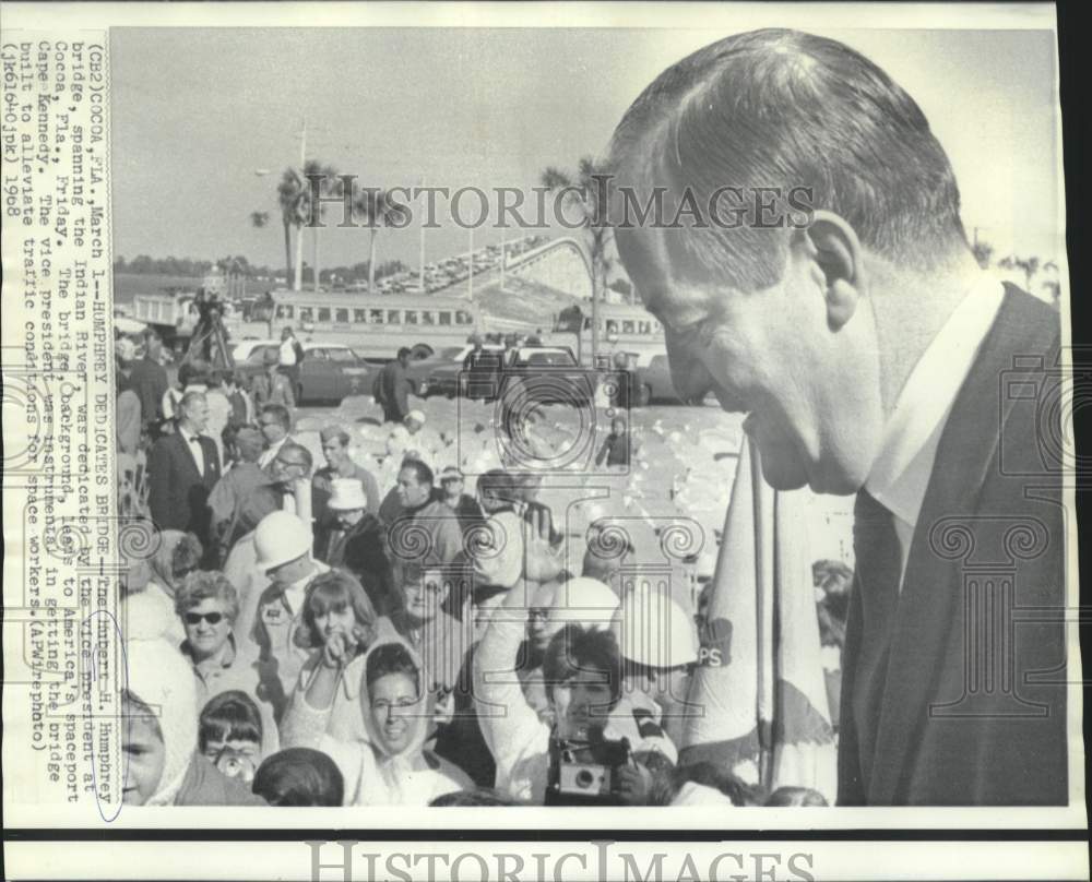 1968 Press Photo Vice President Humphrey dedicates Hubert H. Humphrey bridge-Historic Images