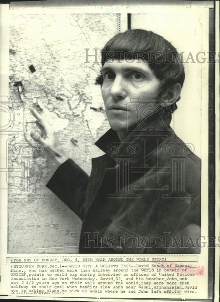 1972 David Kunst points to map at United Nations in New York. - Historic Images