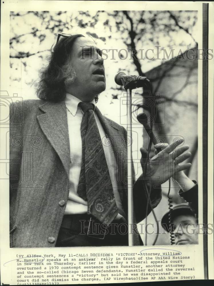 1972 William Kunstler speaks at antiwar rally in New York. - Historic Images