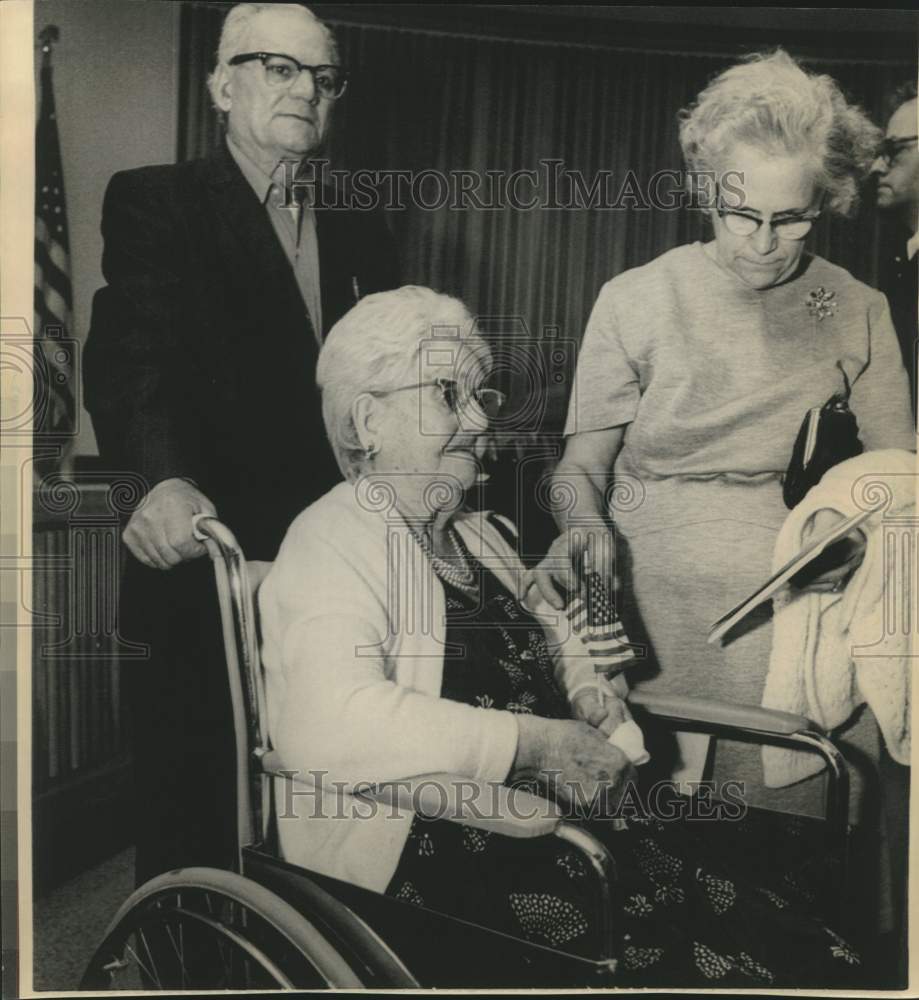 1975 Angelina Chimenti, 100, children present U.S. citizenship flag - Historic Images