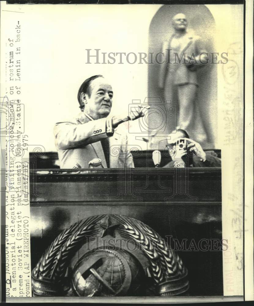 1975 Press Photo Hubert Humphrey at rostrum in Moscow. - now13589-Historic Images