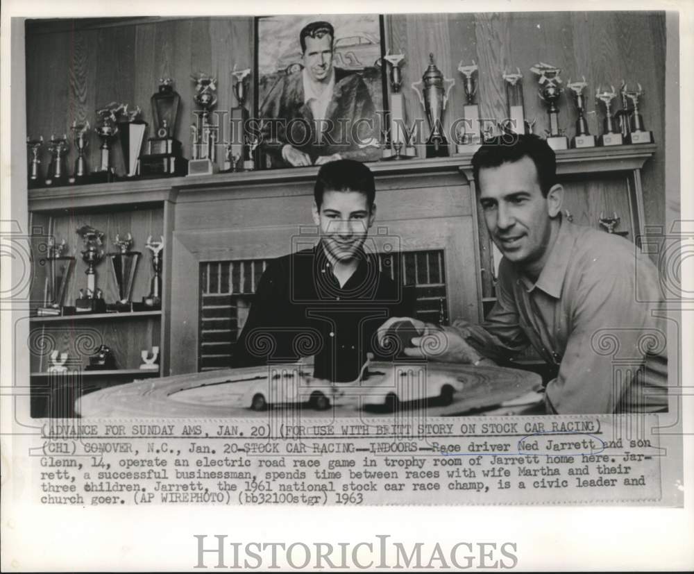 1963 Press Photo Ned Jarrett, businessman and race car driver with son Glenn.-Historic Images