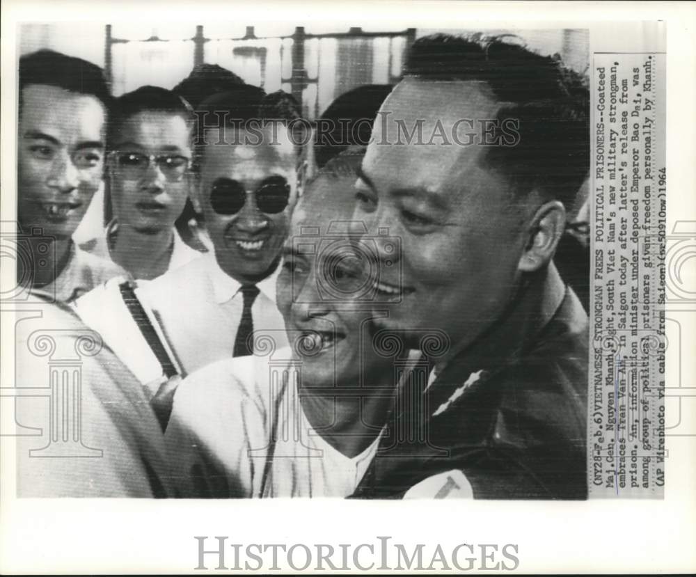 1964 South Vietnam&#39;s Nguyen Khanh frees political prisoners. - Historic Images