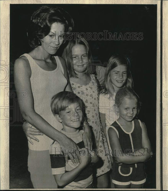 Mrs. Jaimess with children - Historic Images