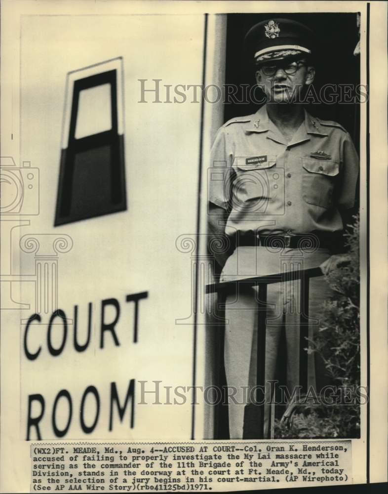 1971 Press Photo Colonel Oran Henderson in courtroom doorway at Ft. Meade, MD. - Historic Images