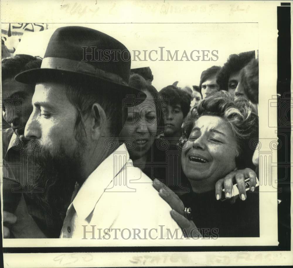 1973 Press Photo Israeli mother weeps during POW protest in Jerusalem.-Historic Images