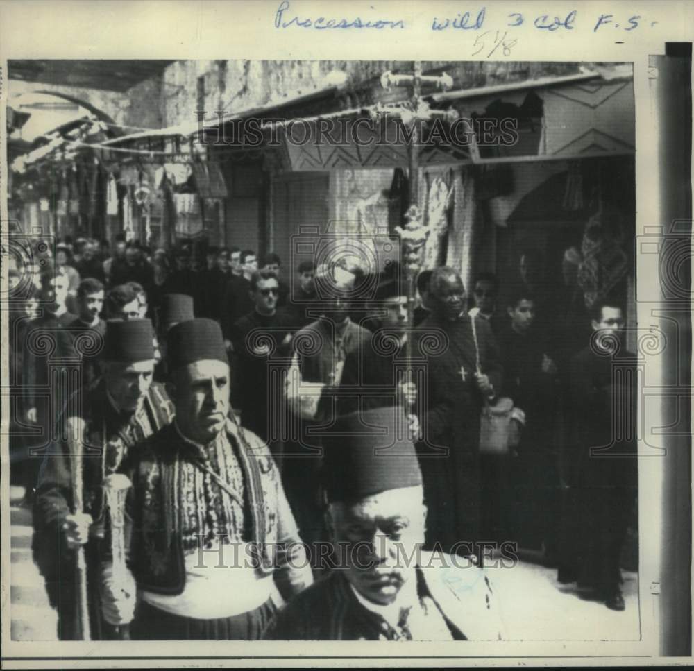 1968 Press Photo Traditional dressed Turks and others in Easter processional - Historic Images