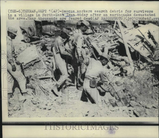 1968 Press Photo Rescue workers search Iran's earthquake debris for survivors.-Historic Images