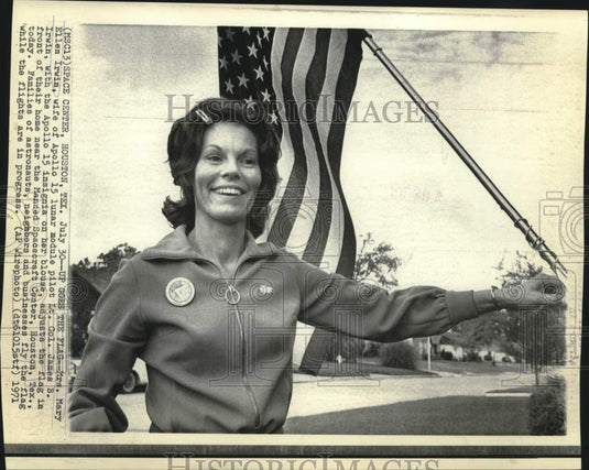 1971 Press Photo Mary Irwin, wife of Apollo 15 pilot, James Irwin, adjusts flag-Historic Images