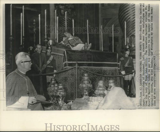 1963 Press Photo Canadian Cardinal Lager views Pope John XXIII body at Basilica-Historic Images