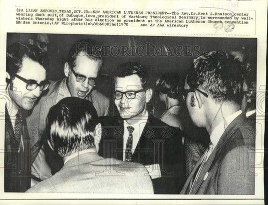 1970 Press Photo Reverent Knutson and supporters at American Lutheran Convention-Historic Images
