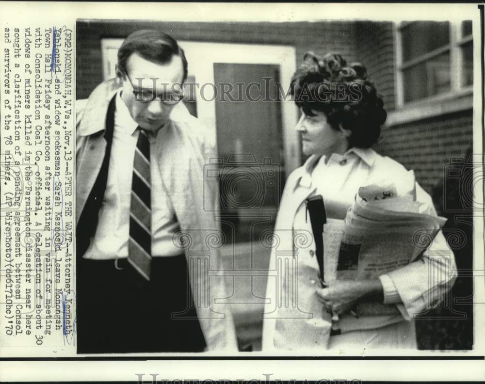 1970 Press Photo Kenneth Yablonski and Sarah Kaznoski leave Momogah Town Hall-Historic Images