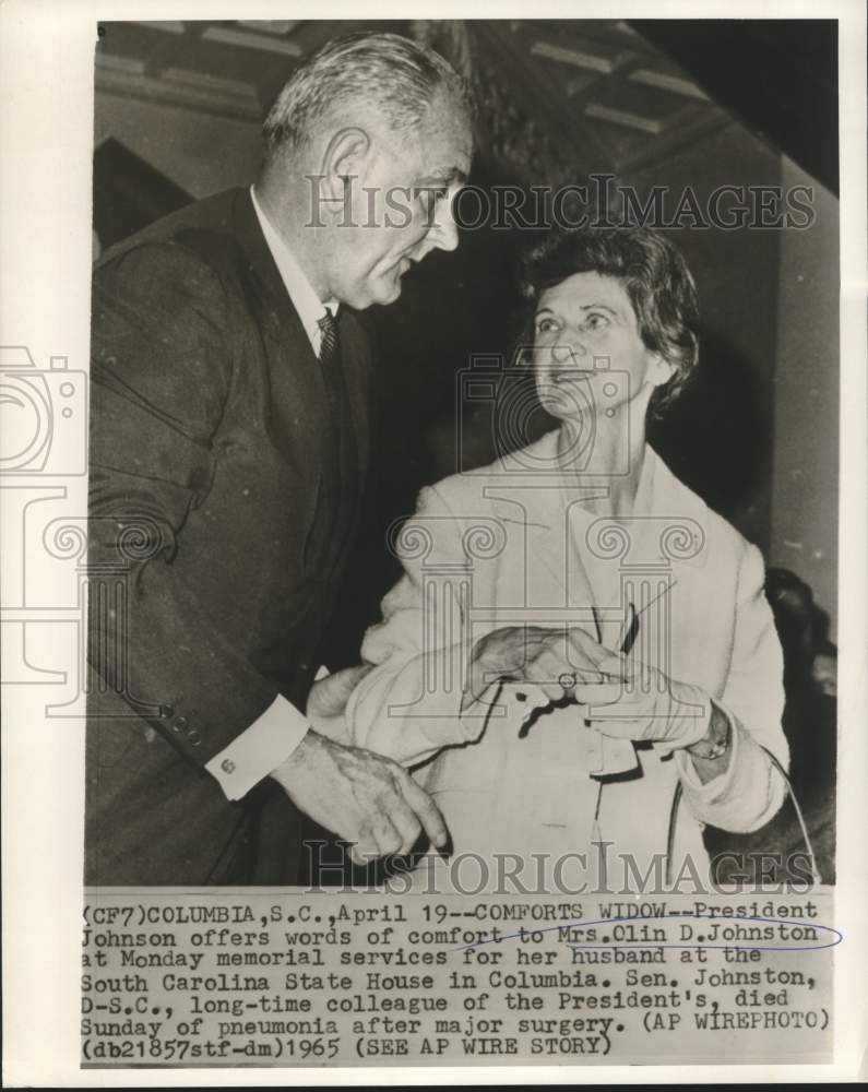 1965 Press Photo President Johnson comforts widow of Senator Olin Johnston - Historic Images
