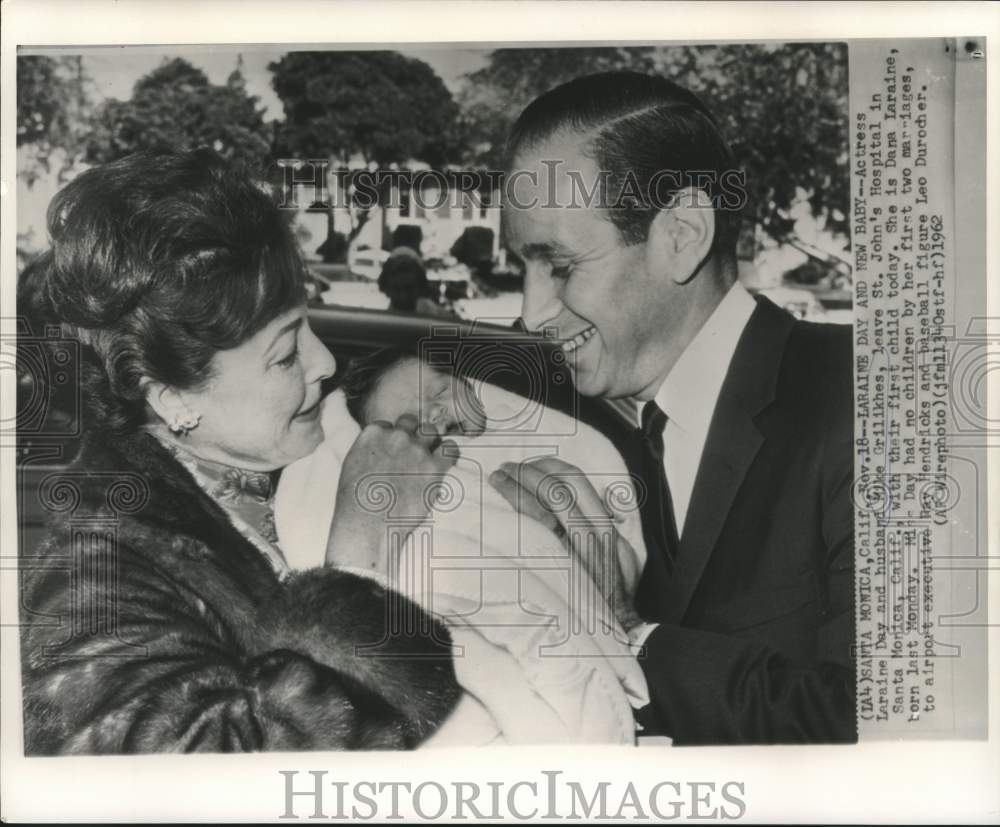 1962 Actress Laraine Day & husband Mike Grilikhes with newborn Dana - Historic Images