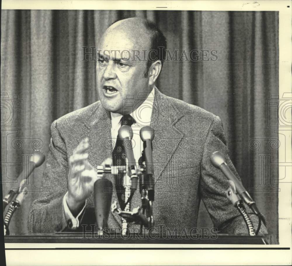 1972 Defensive Secretary Melvin Laird a news conference - Historic Images