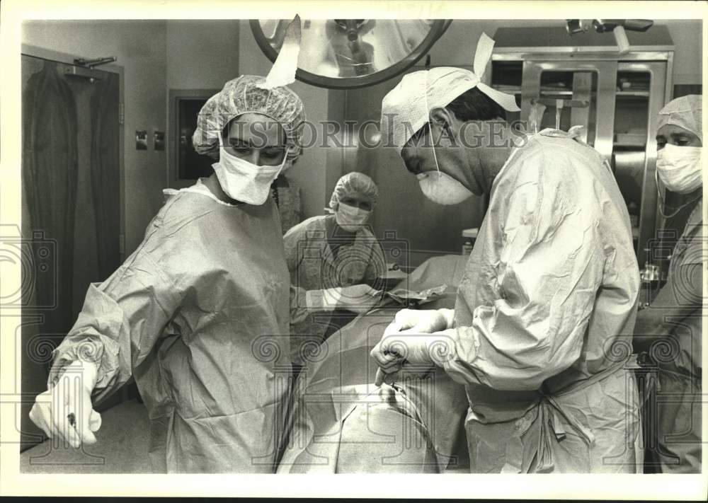 1985 Georgia-Dr. Robert Leonard &amp; Cindy Schmidt in Decatur Hospital - Historic Images