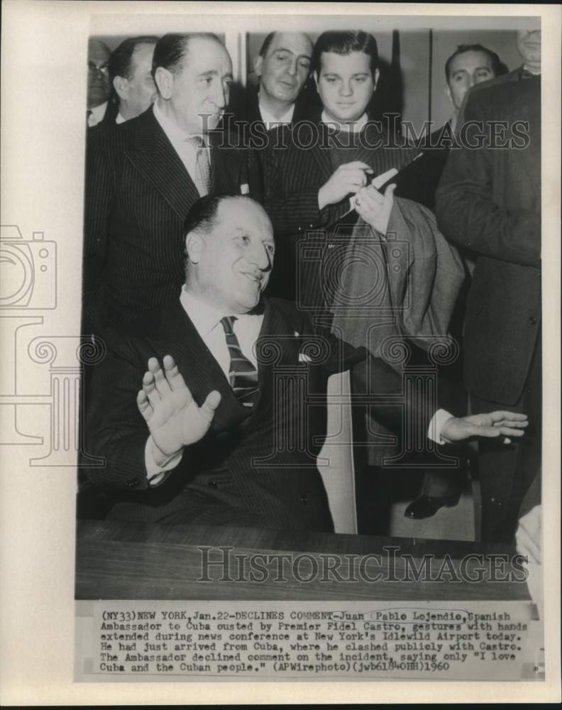 1960 Press Photo Ousted Spanish Ambassador Lojendio during news conference-Historic Images