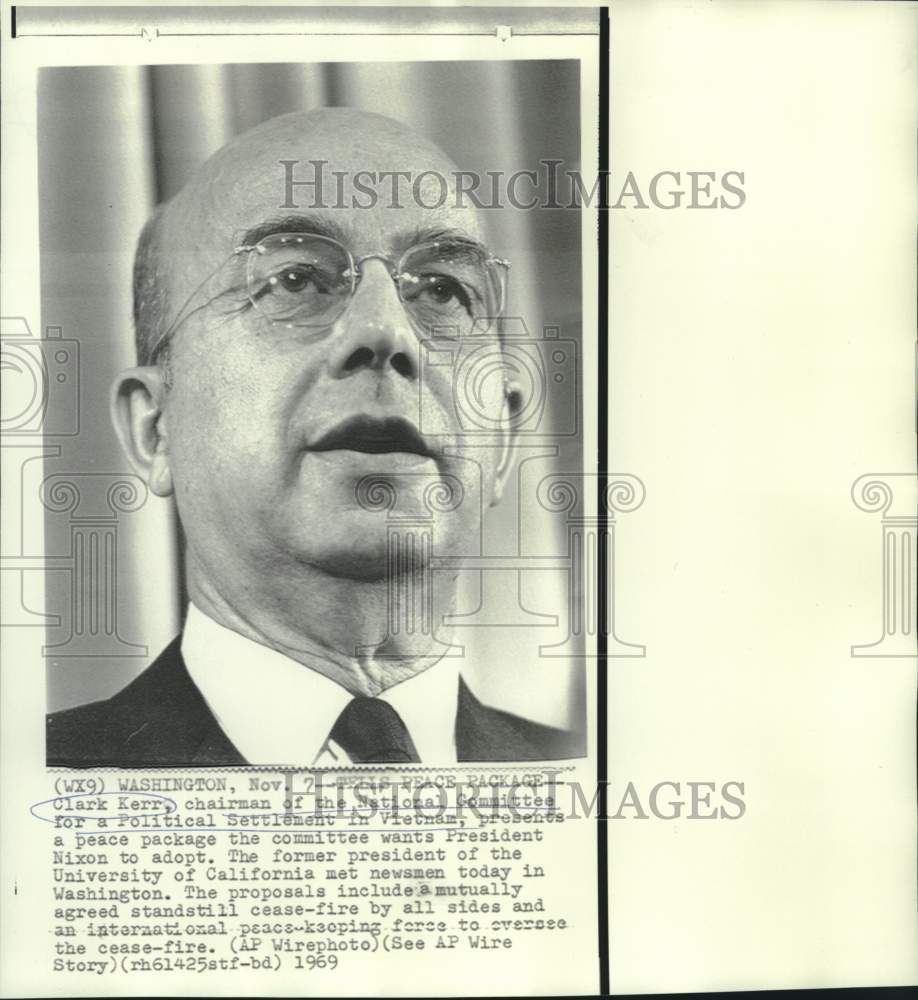 1969 Press Photo Clark Kerr tell Washington newsmen of Vietnam peace package - Historic Images