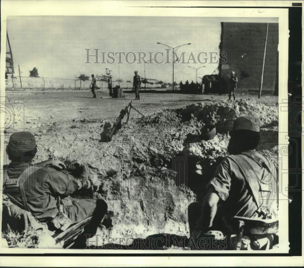 1973 Israeli soldiers, U.N. troops and civilians in Suez City, Egypt - Historic Images