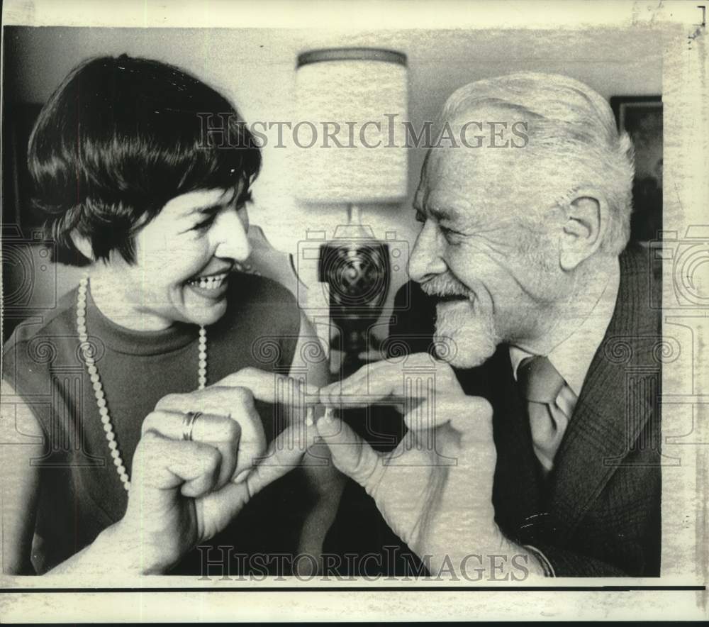 1970 Press Photo Robert &amp; Louise Loibl hold DDT capsules like those they ate, CA - Historic Images