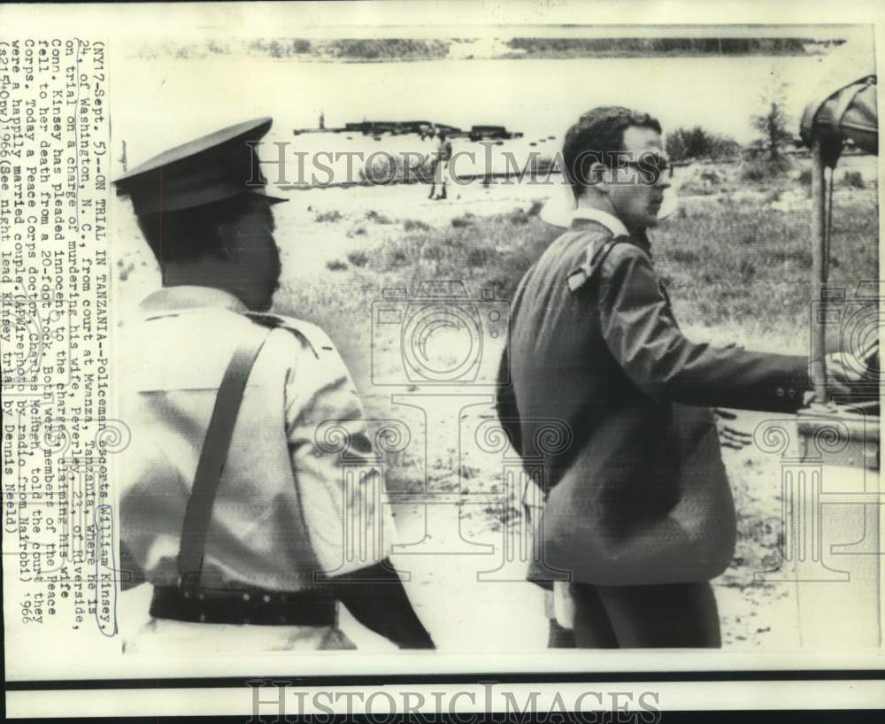 1966 Press Photo Policeman escorts William Kinsey from Mwanza, Tanzania court - Historic Images