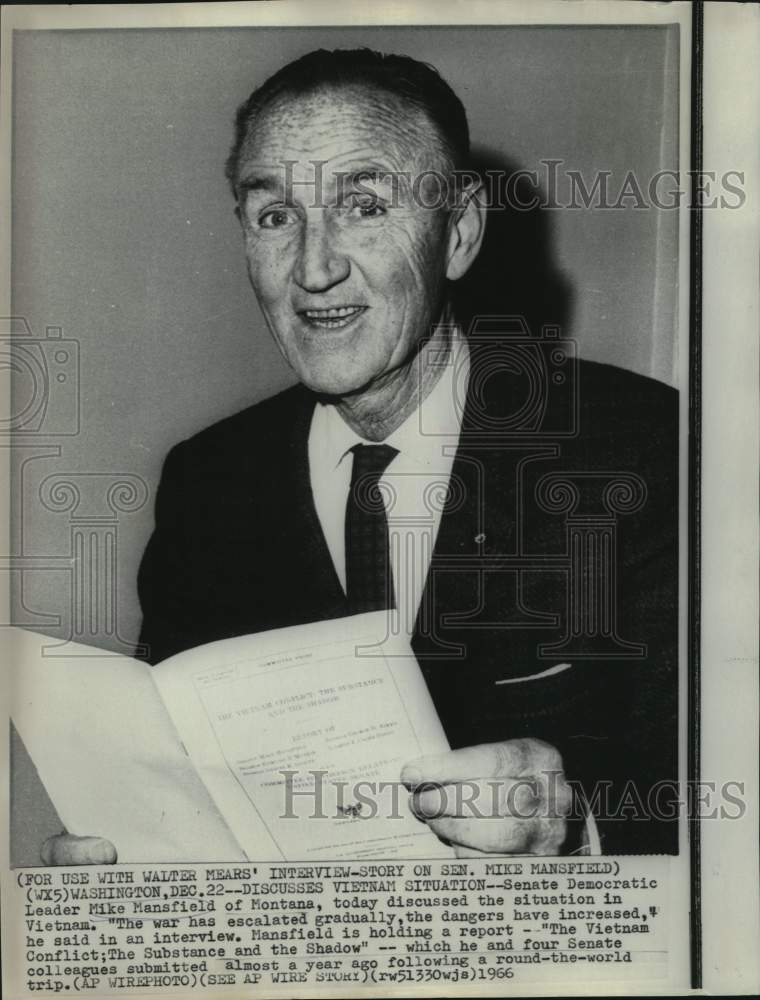 1966 Press Photo In interview Senator Mike Mansfield holds report on Vietnam-Historic Images