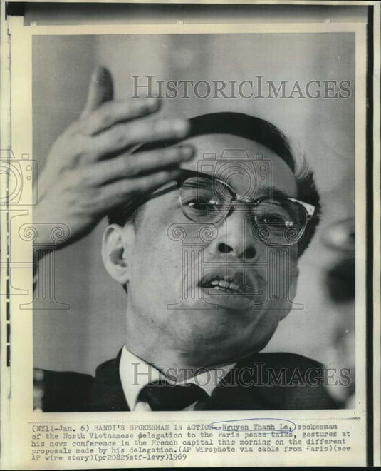 1969 Press Photo North Vietnam's Nguyen Thanh Le gestures at news conference-Historic Images