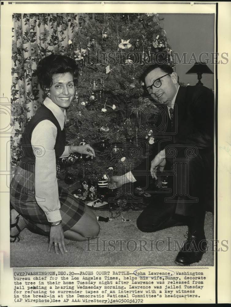 1972 Press Photo John and Bunny Lawrence decorate Christmas tree in California-Historic Images