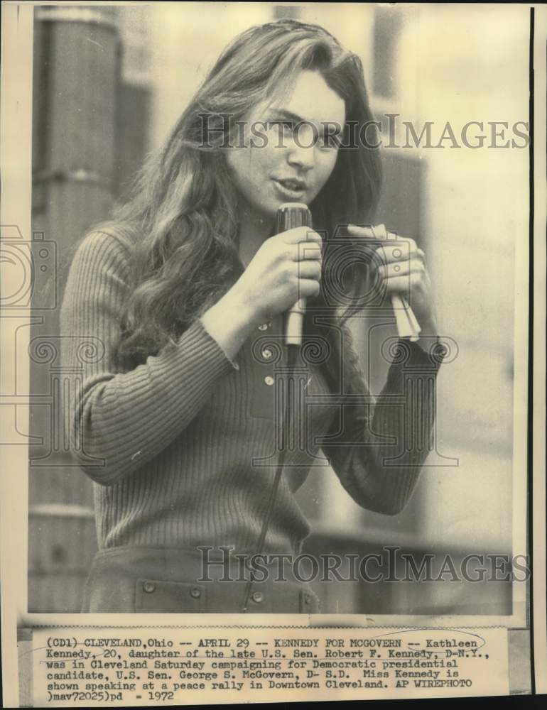 1972 Kathleen Kennedy speaks at peace rally in Cleveland, Ohio - Historic Images