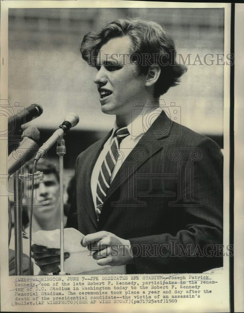 1969 Press Photo Joseph Patrick Kennedy dedicates Robert F. Kennedy stadium - Historic Images