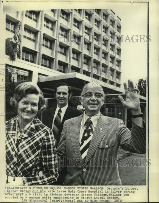 1972 Georgia's Lt. Governor and Mrs Maddox visit Governor Wallace - Historic Images