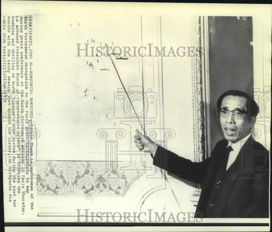 1972 Press Photo Nguyen Thanh Le points to map at press conference in France-Historic Images