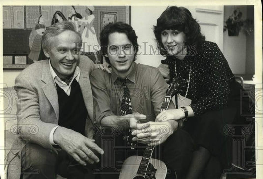 1982 Bill Loud with son Grant and daughter Delilah in California - Historic Images