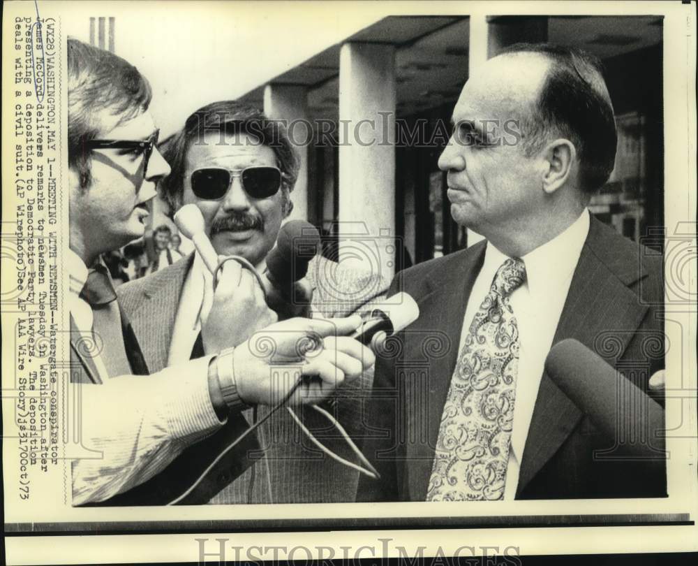 1973 Press Photo Water conspirator James McCord with newsmen in Washington-Historic Images