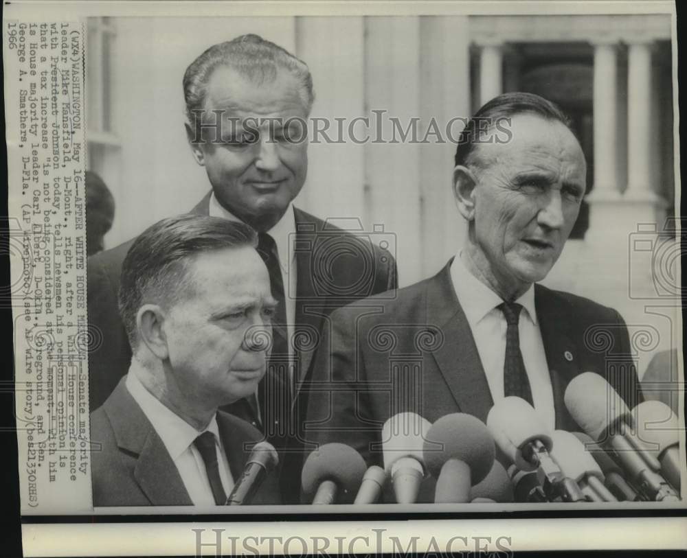 1966 Press Photo Senate Majority Leader Mansfield and others with newsmen-Historic Images