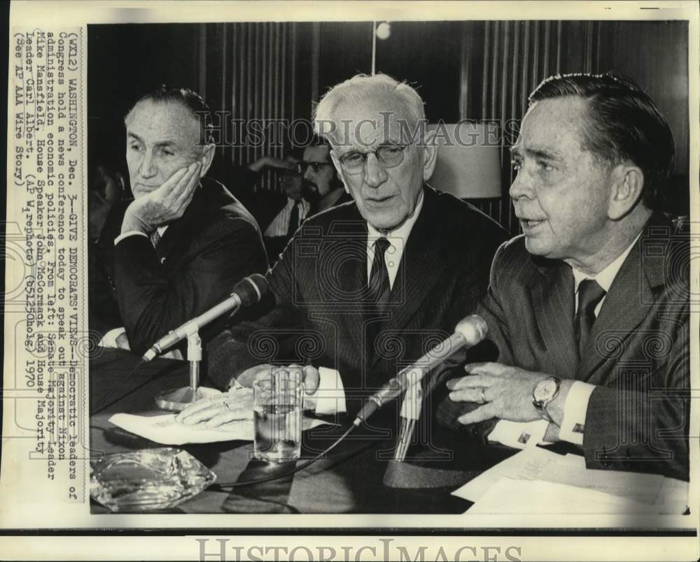 1970 Mike Mansfield and other congressional leaders with newsmen - Historic Images