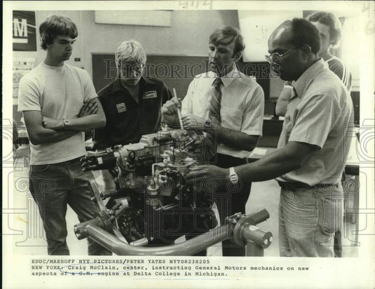 1982 Delta College's Craig McClain with General Motors' mechanics - Historic Images