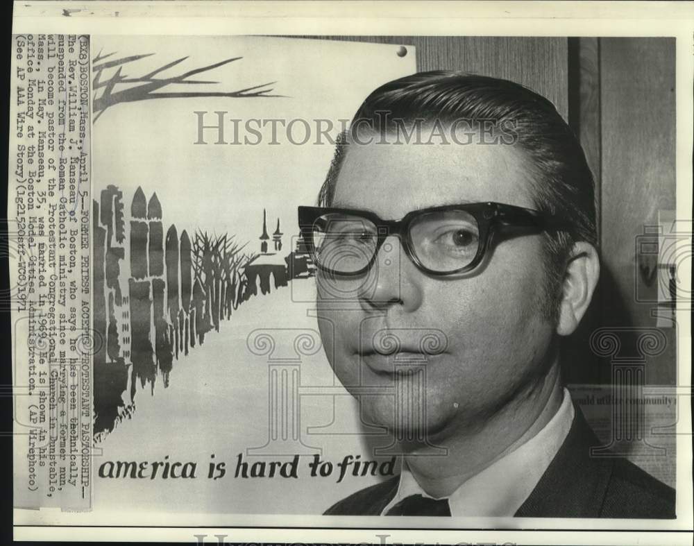 1971 Press Photo Former priest William Manseau accepts Protestant pastorship.-Historic Images