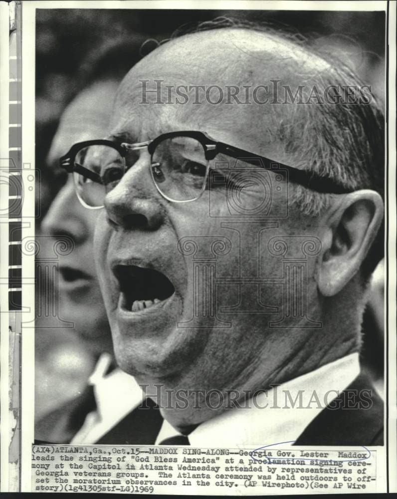 1969 Press Photo Governor Lester Maddox sings at proclamation signing ceremony-Historic Images