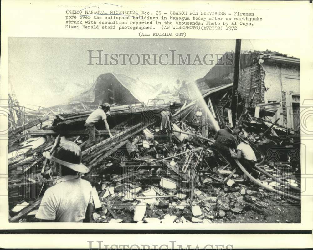 1972 Press Photo Firemen search for earthquake victims in Managua, Nicaragua-Historic Images