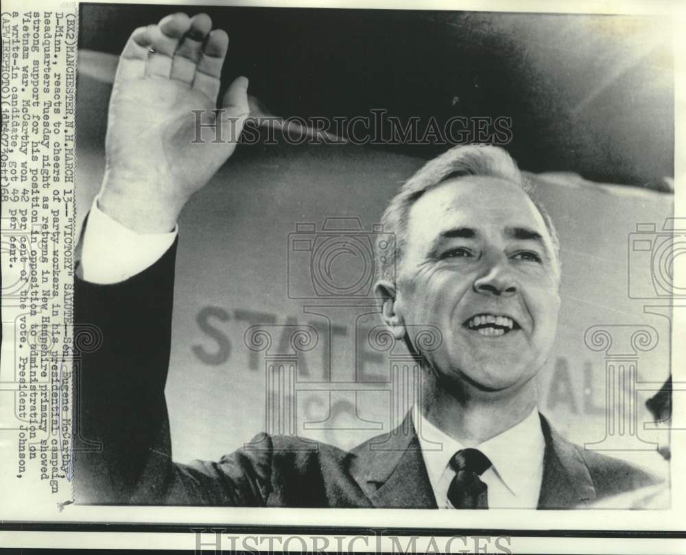 1968 Press Photo Senator McCarthy reacts to party workers&#39; cheers in NH-Historic Images