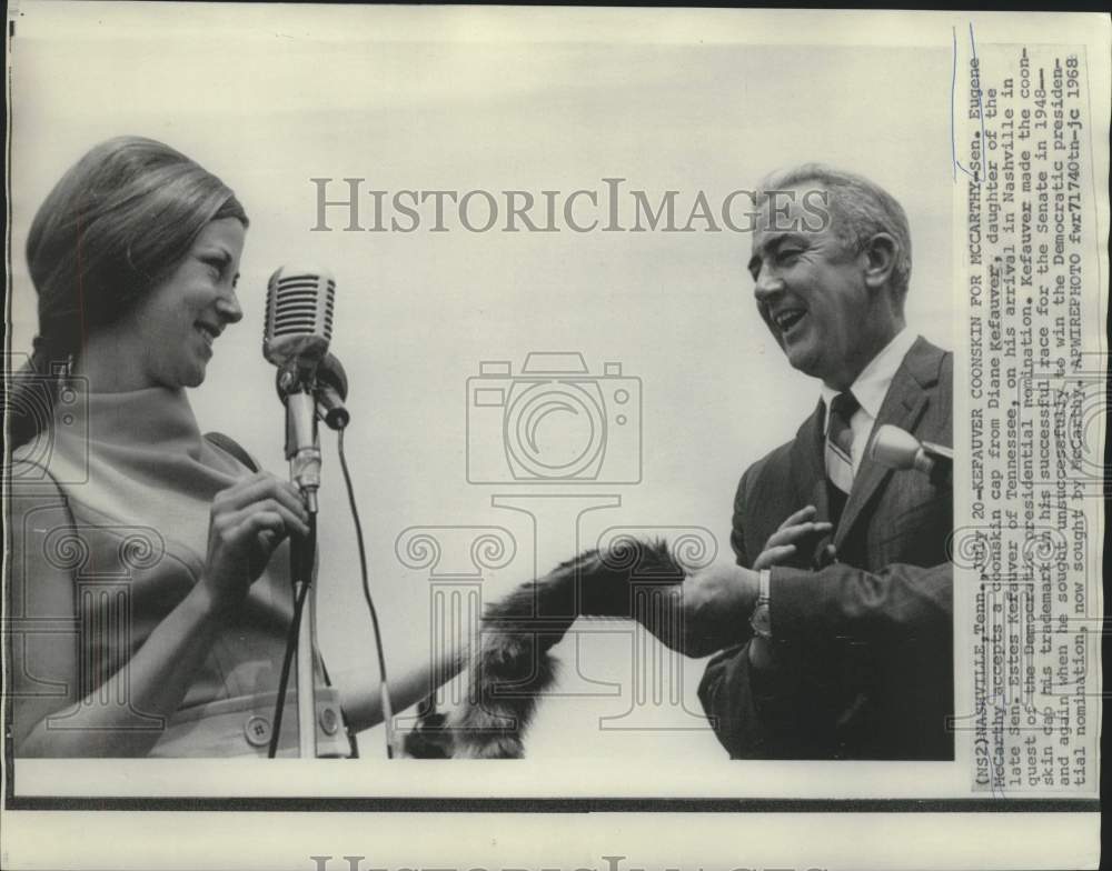 1968 Press Photo Senator McCarthy accepts coonskin cap from Diane Kefauver in TN-Historic Images