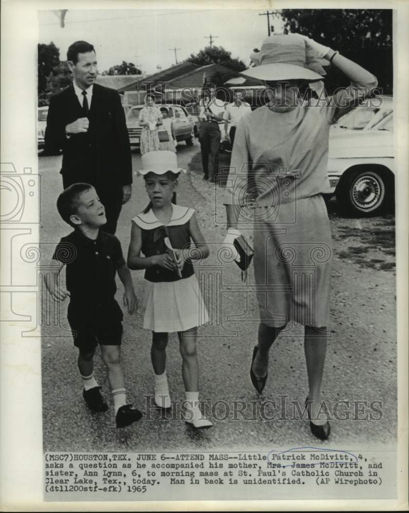 1965 Mrs. McDivitt with Patrick and Ann, attend mass in Clear Lake - Historic Images