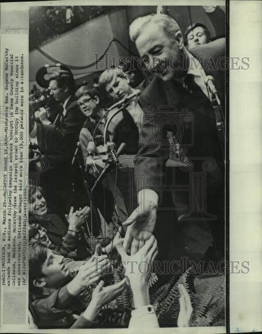 1968 Press Photo Senator Eugene McCarthy extends hand to audience in Madison, WI-Historic Images