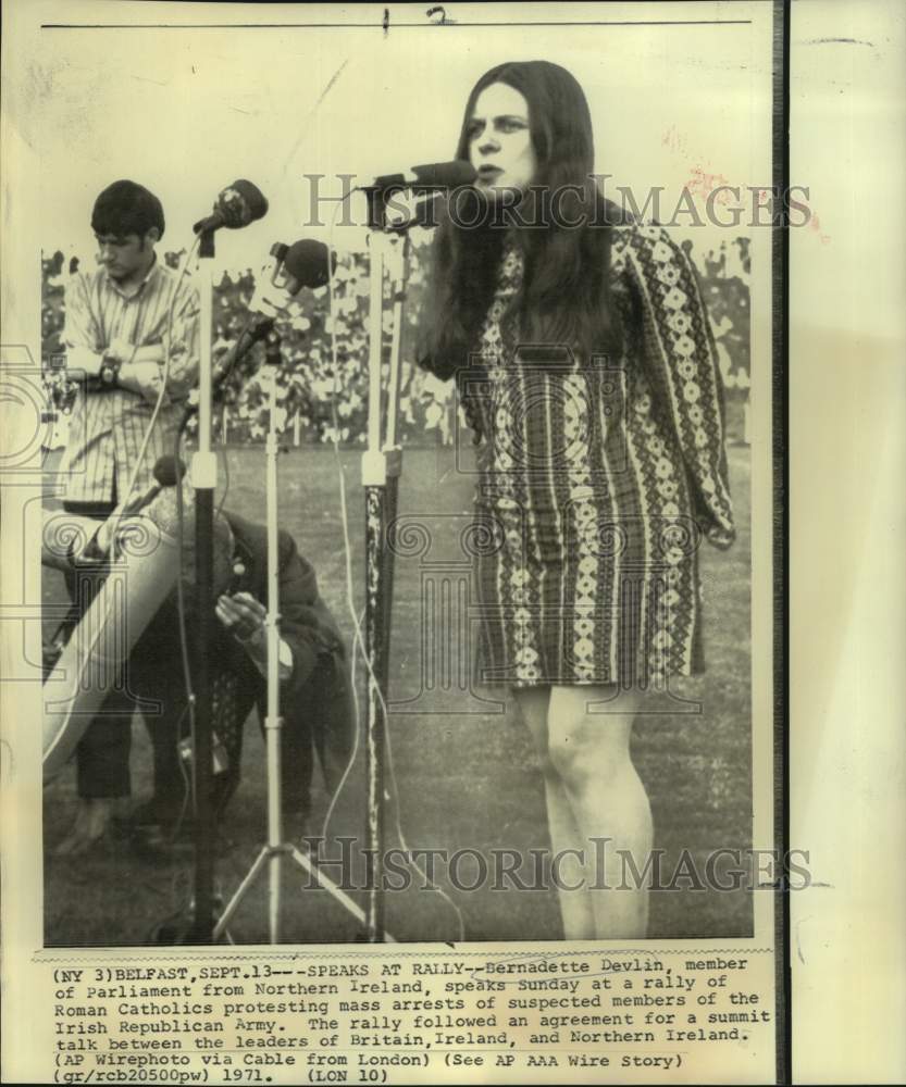 1971 Bernadette Devlin of Northern Ireland speaks at rally - Historic Images