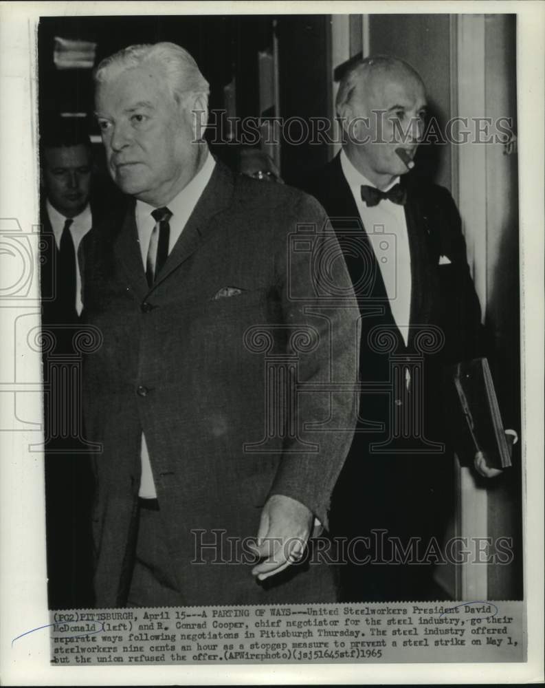 1965 Press Photo United Steelworkers&#39; McDonald and negotiator Cooper part ways-Historic Images