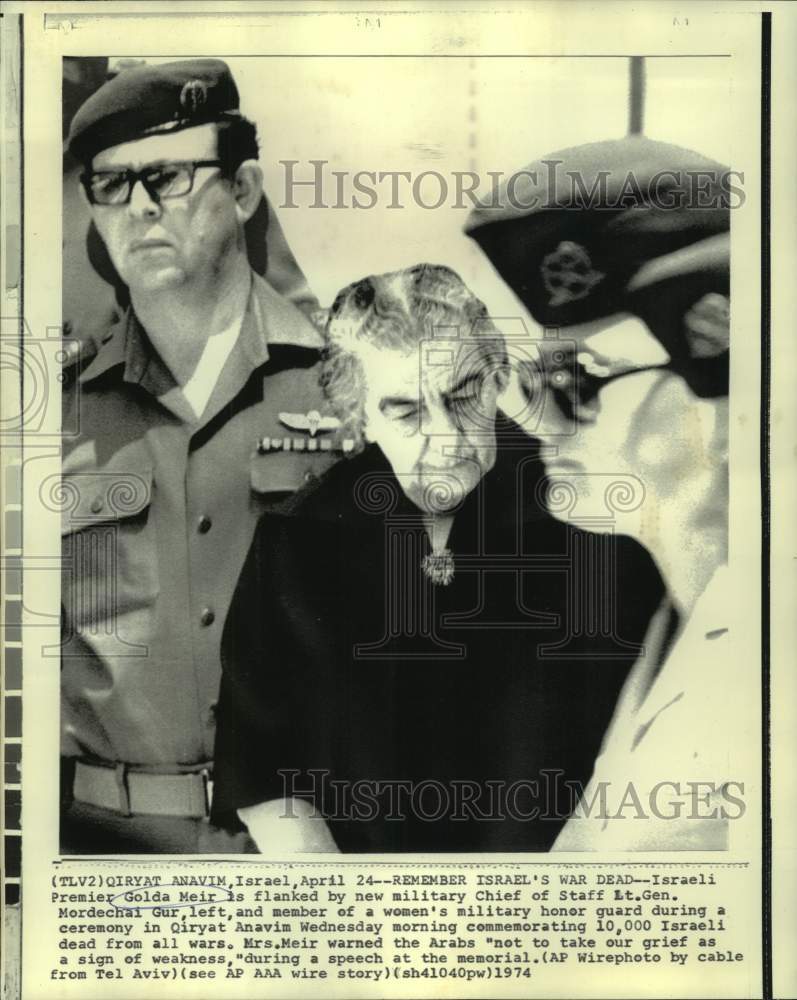 1974 Press Photo Israel&#39;s Golda Meir and others remember Israel&#39;s war dead-Historic Images