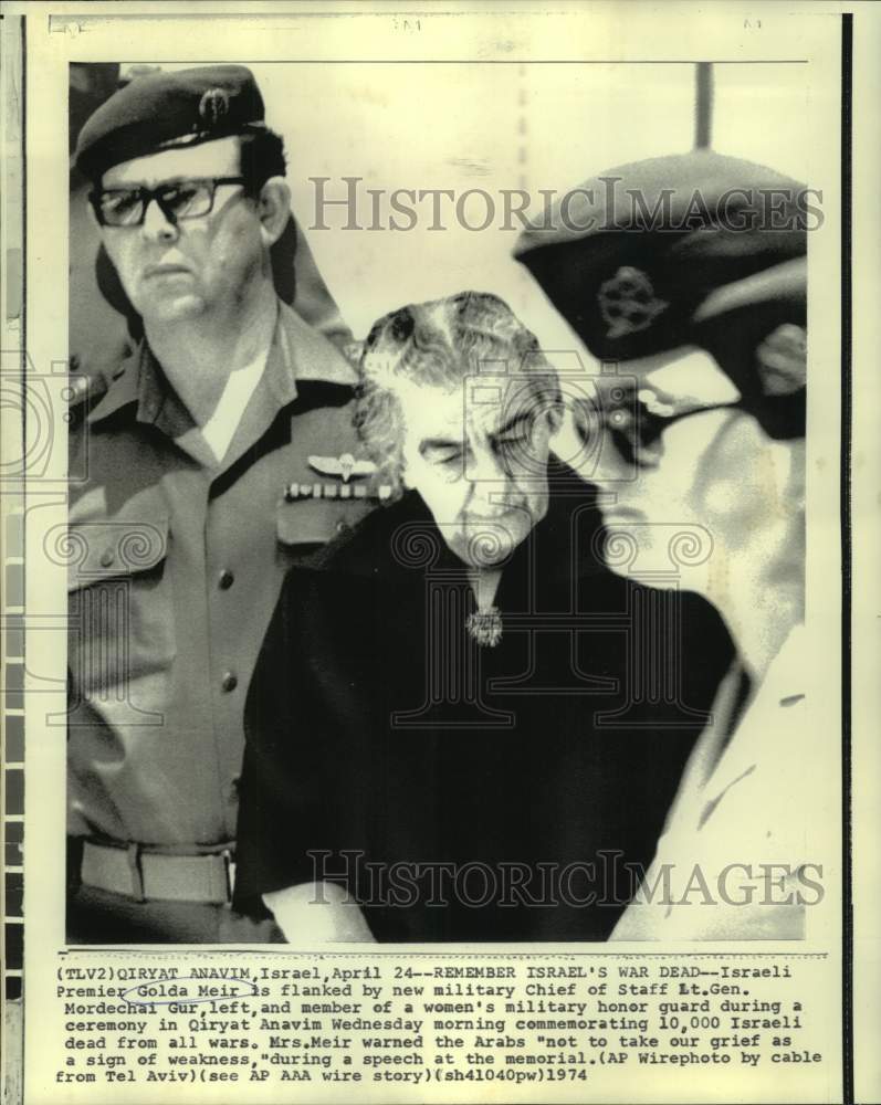 1974 Press Photo Israel's Golda Meir and others remember Israel's war dead-Historic Images